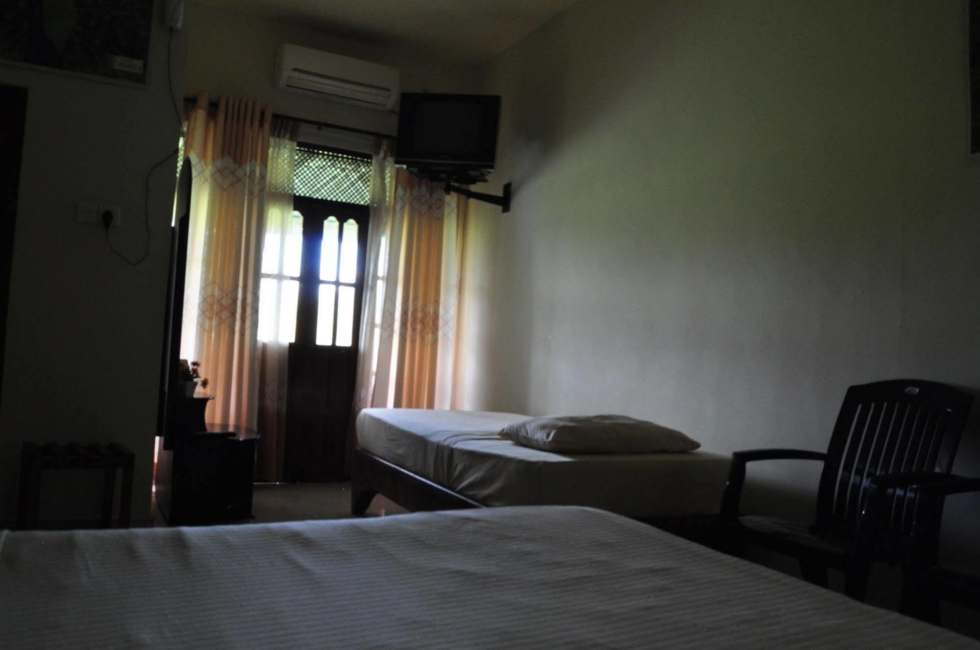 Nilketha Villa Eco Hotel Anuradhapura Buitenkant foto